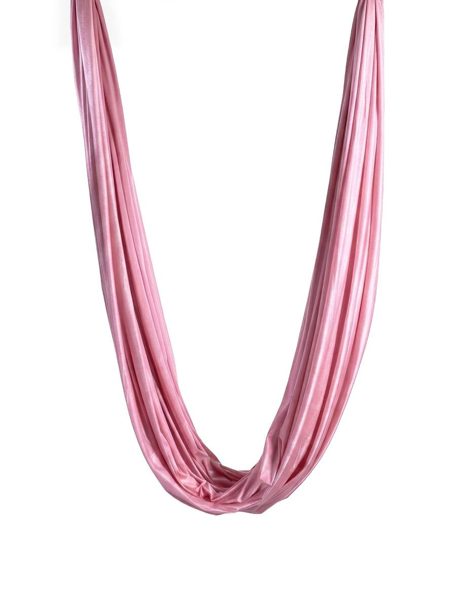 luftseide® Aerial Yoga Set in Kirschblüte – in Anwendung